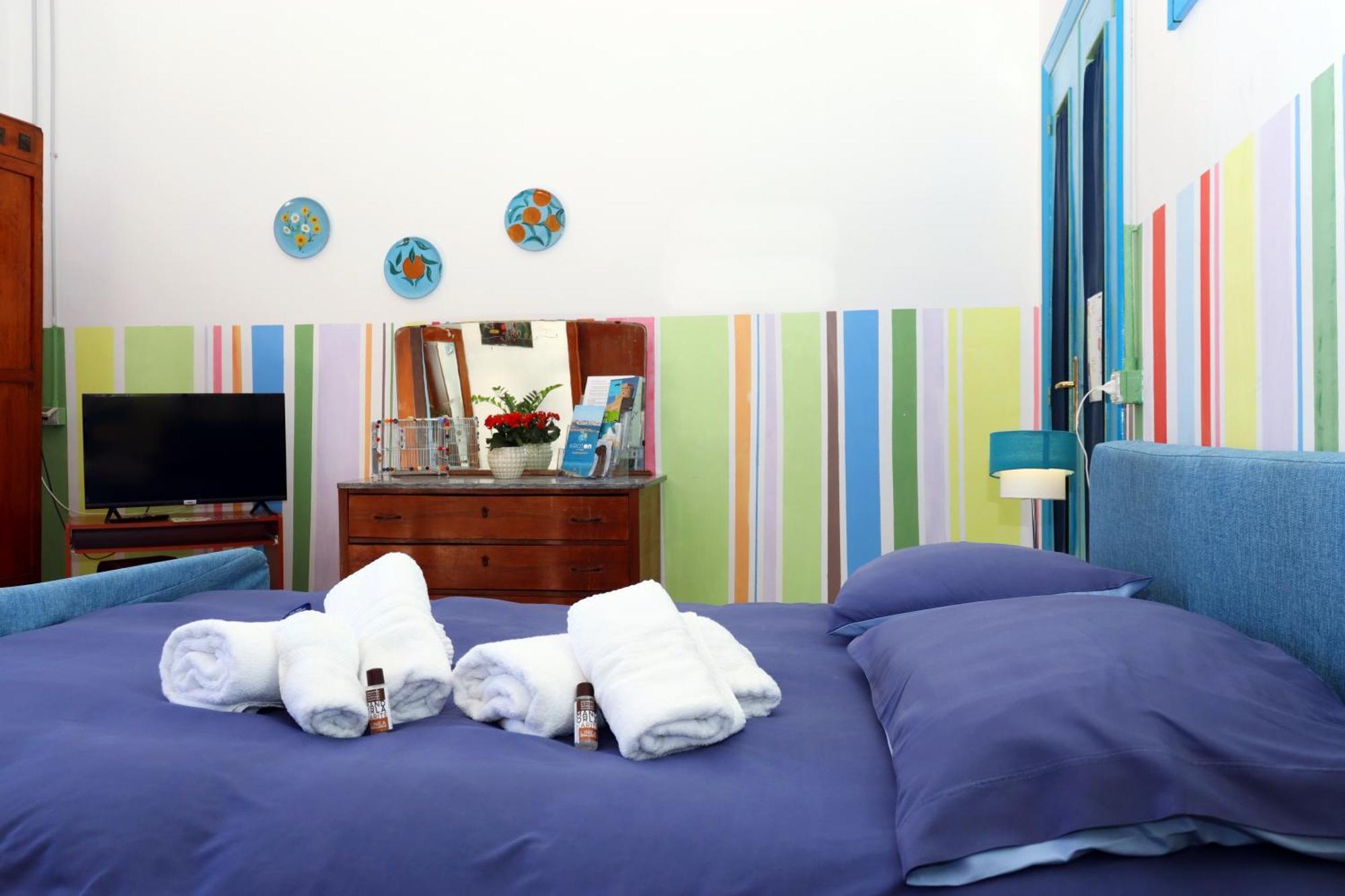 Casa Di Chiara Hostel Crotone Exterior foto